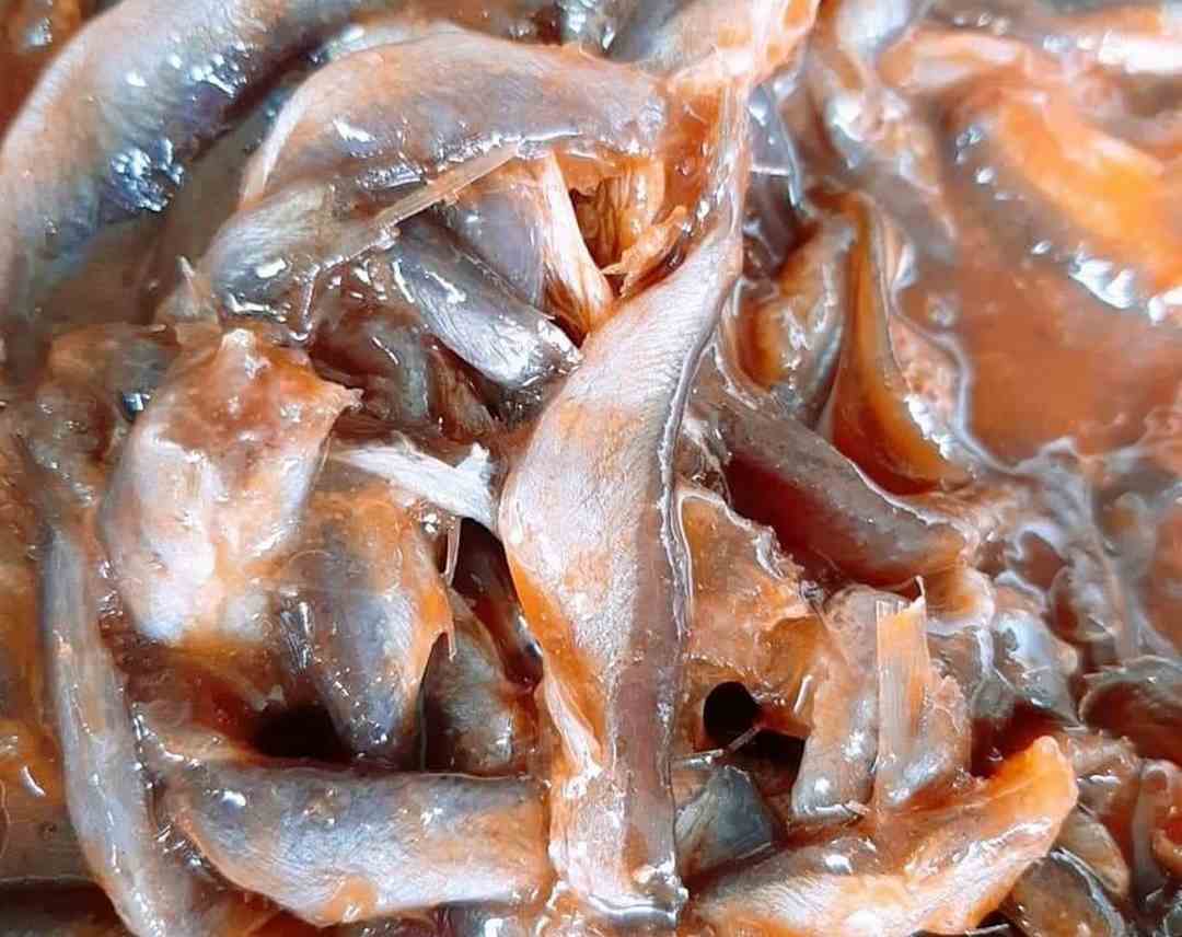 Mắm cá linh là loại mắm được làm từ tinh túy của những con cá linh