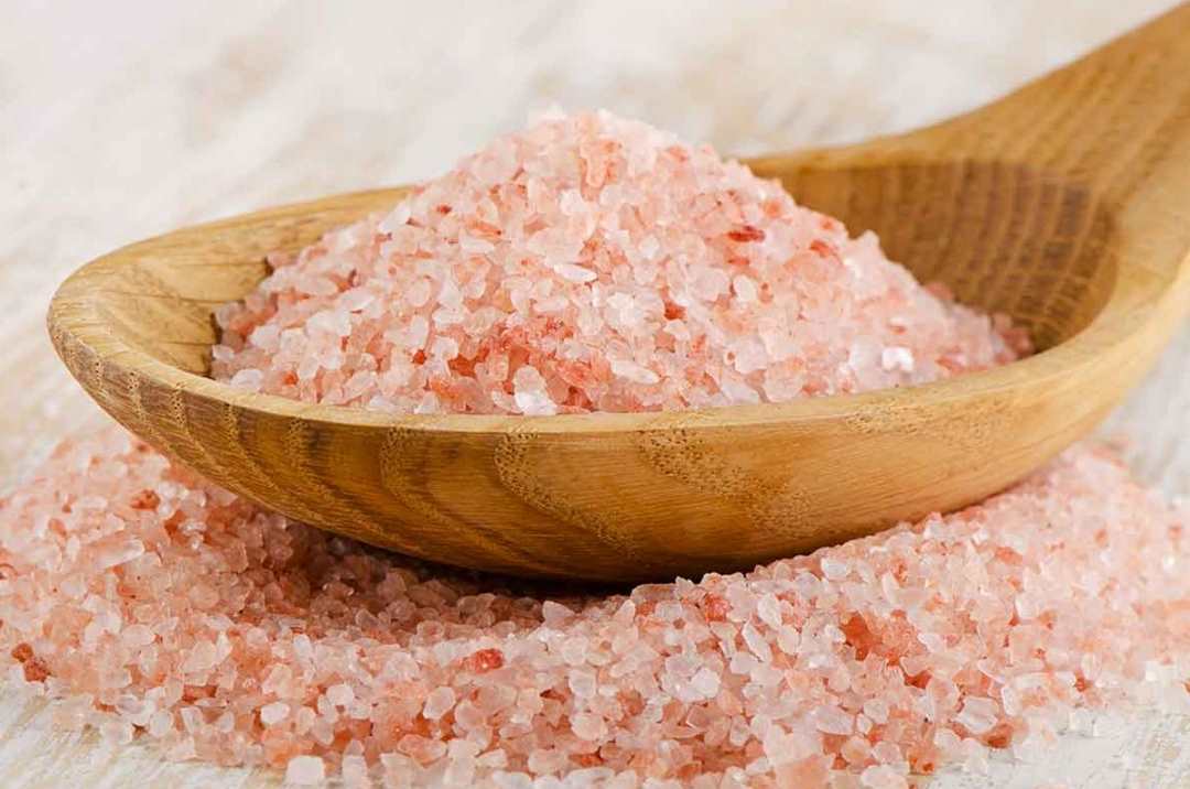So sánh khoáng chất có trong muối hồng Himalaya và muối ăn thường